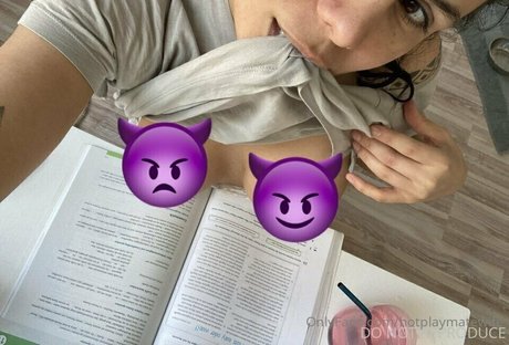 hotplaymatewife art modèle photo