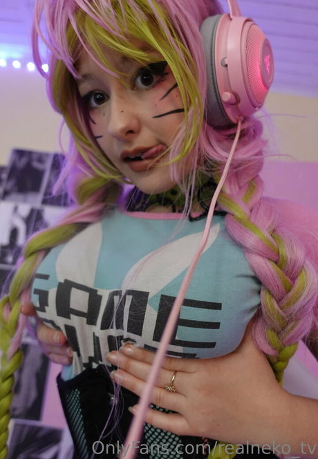 realneko tv étoile chaude photos