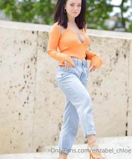 enzabel chloe jolie star du porno img