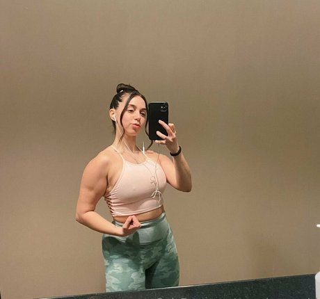 scorpioyogagirl modèle gratuit archive