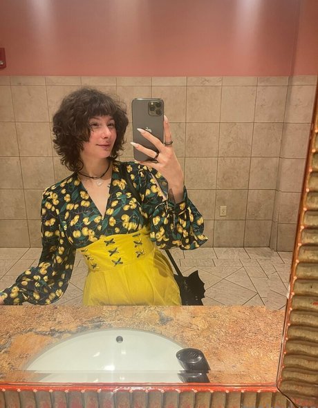 lisasayshello modèles nus des photos