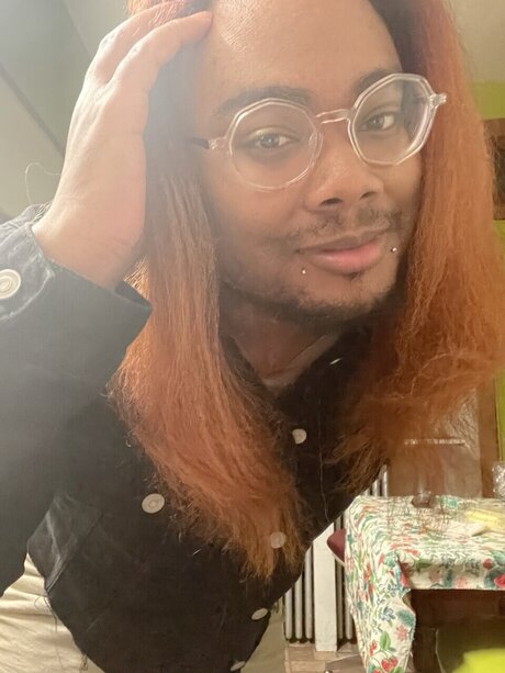 My Tongue Speaks Storms star du porno exclusive galerie