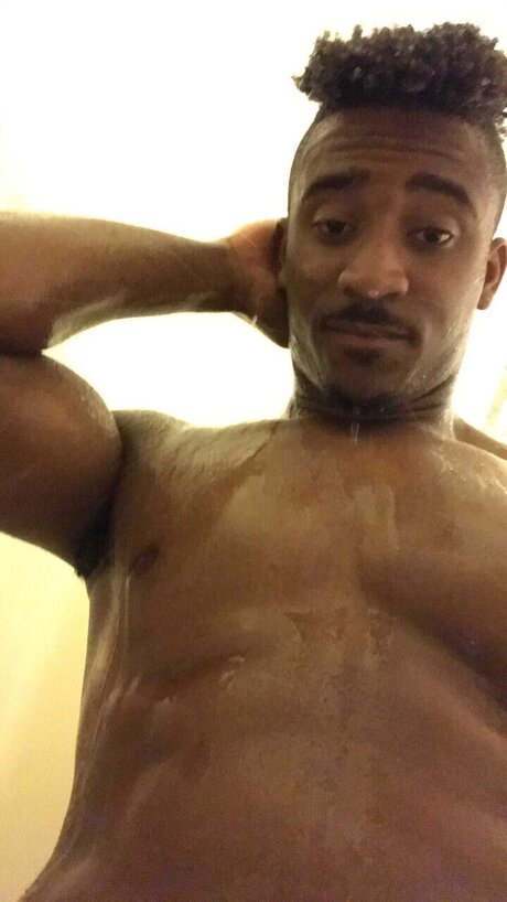 Nathaniel Small actrice exclusive photos