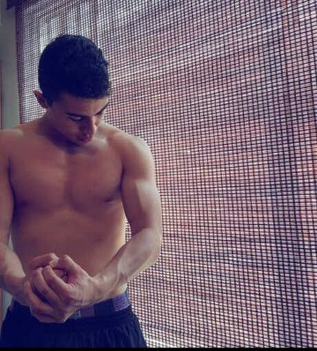 Sebastian Romero haut modèle des photos