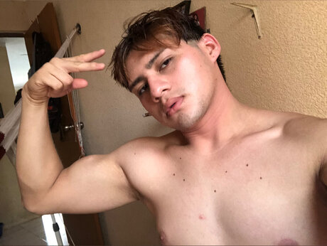 Raymundo modèle chaud image