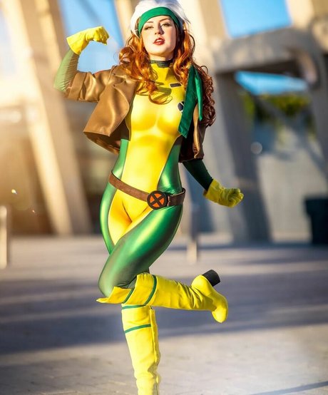 Raineemery actrice sexy photos