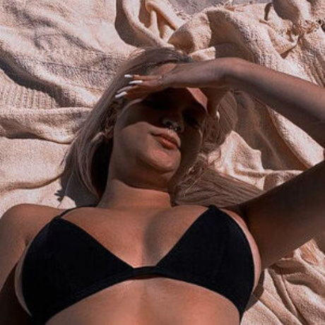 Lu Bertolini étoile nue photos