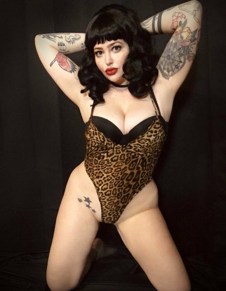 Cleodora étoile sexy photos