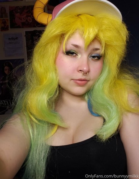 bunnyymilkk étoile nue photos