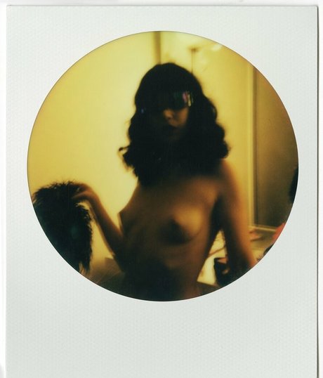 Monica May modèle chaud galerie