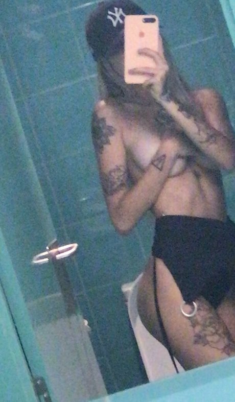 Vicky Balena modèle pornographique photo