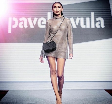 Asya Sun modèle magnifique photos