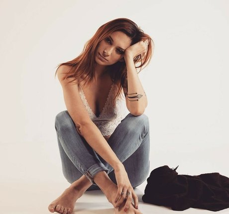 Poli Kap modèle nu archive