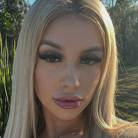 C harlixe star du porno nue archive