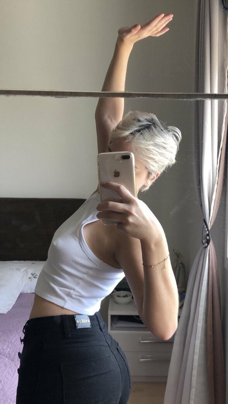 Madu Garbin modèle sexy collection