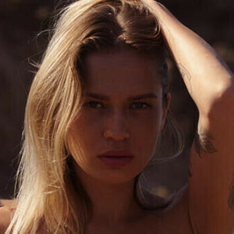 Rinata Eve jolie star du porno des photos