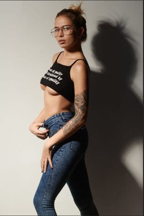 Rinata Eve xxx étoile galeries