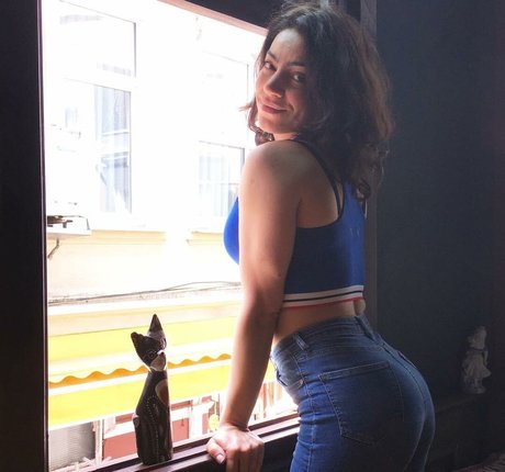 Serpil Cansz modèles nus collection