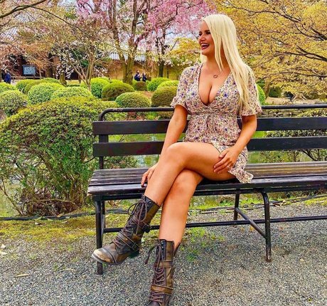 tatouages ​​blonds onlyfans sexe érotique img