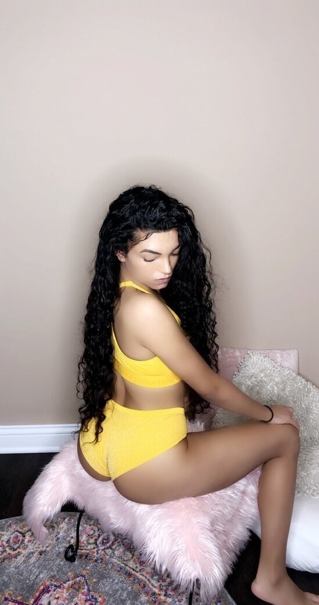 éjaculation transexuelle onlyfans exclusivité érotique image