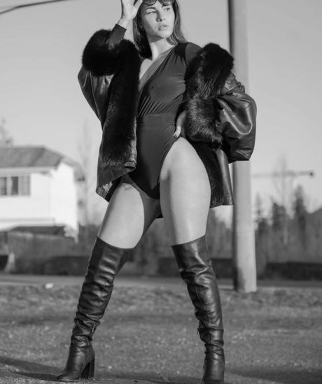 Angela Amethyst modèle xxx galerie