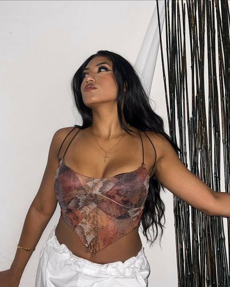 Tamia J modèle nu photo