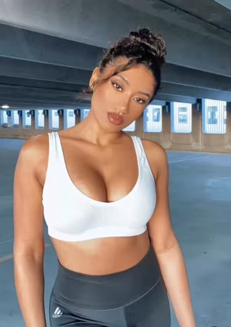 Tamia J modèle nu galerie