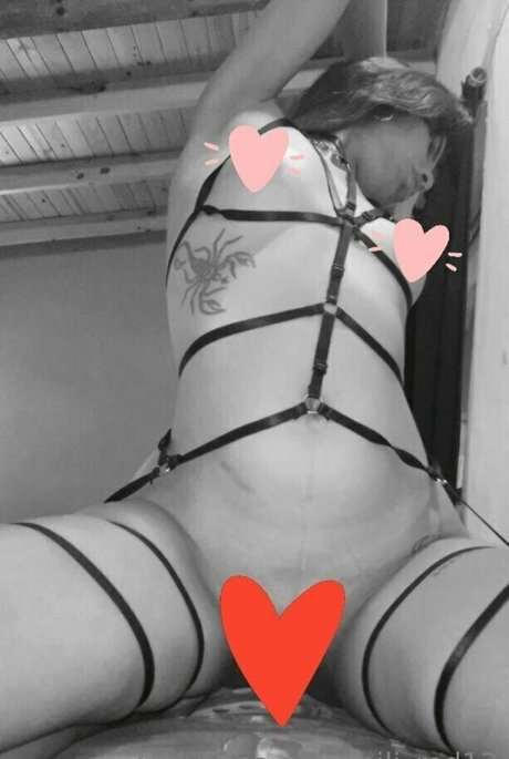 mili red13 modèle magnifique des photos