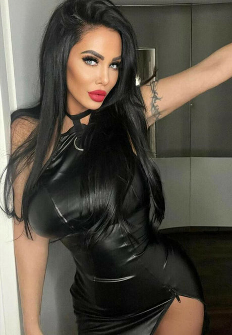 Onlyheni actrice érotique photo