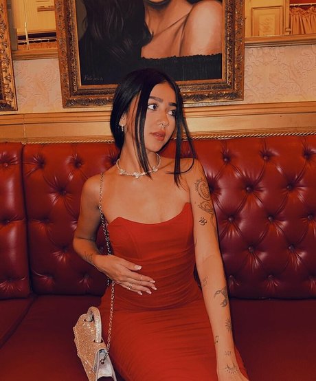 Beca Barreto actrice sexy image