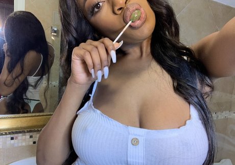 Anne Moore étoile nue images