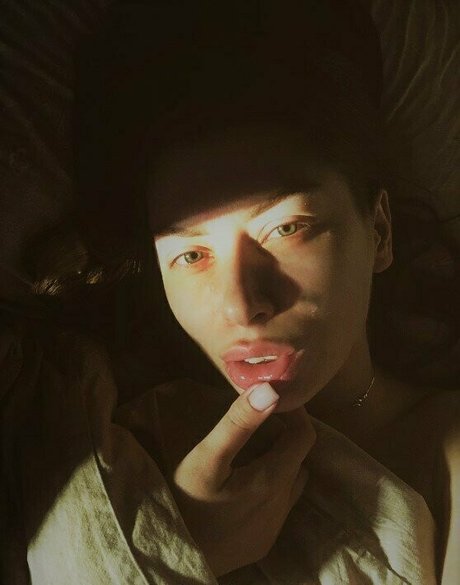 loveyarina modèle gratuit img