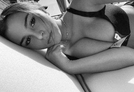 Faryn Corey star du porno sympa image