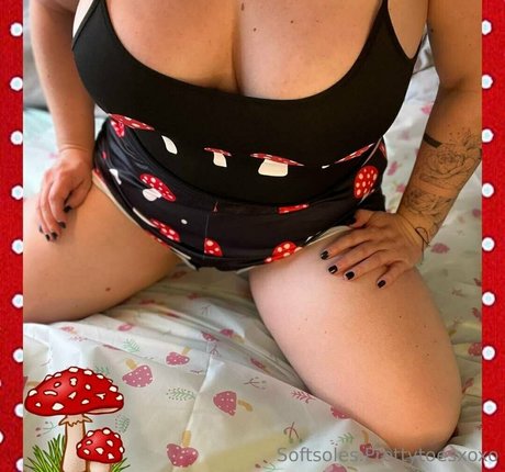 softsoles prettytoesxoxo actrice xxx photo