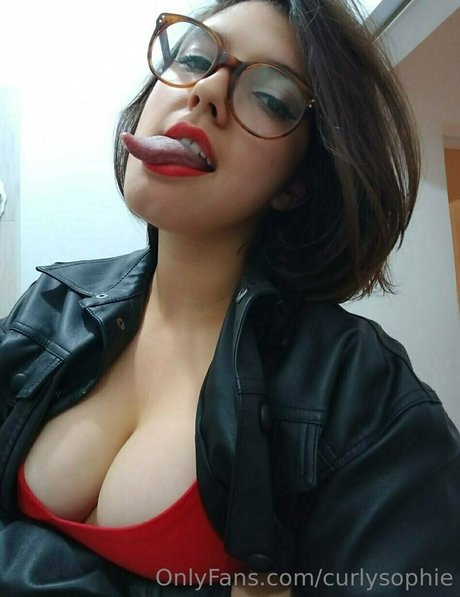 curlysophie actrice de nus photos