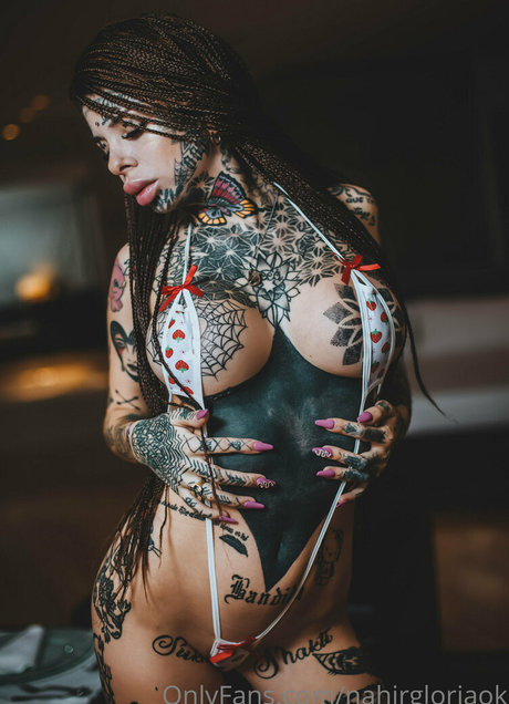 nahirgloriaokk étoile nue galeries