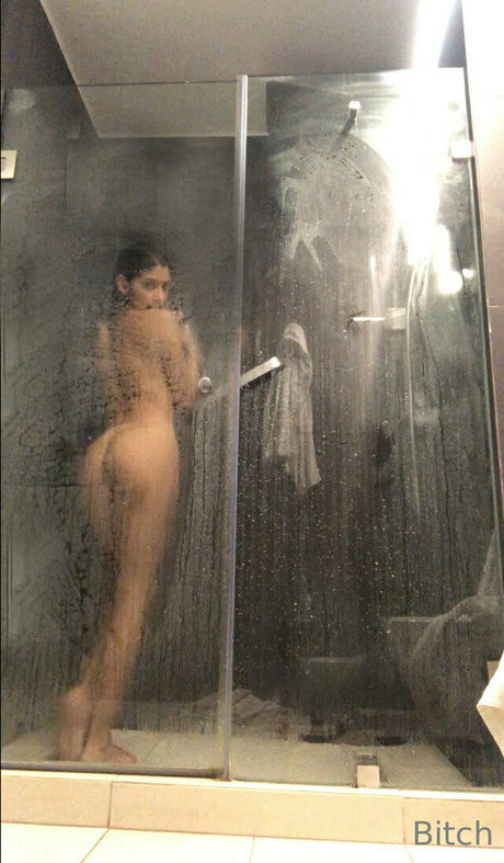 yas diaz19 étoile sexy photo