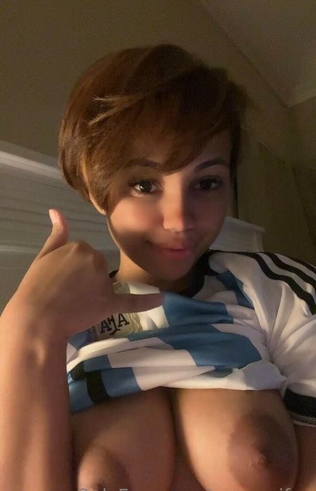 fans de poitrine plate uniquement des nus sympas photo