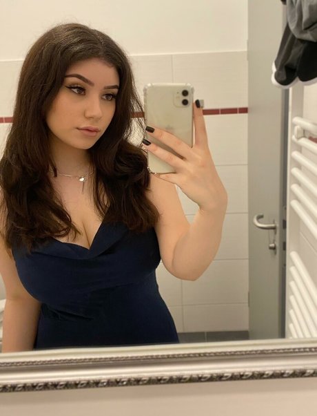 Yazzi star du porno gratuit galeries