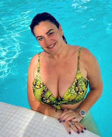 Angela Cavagna modèle xxx des photos