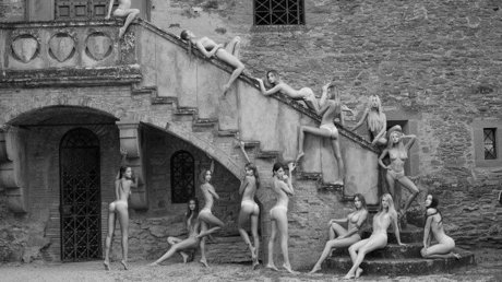 slinky adv modèle chaud image