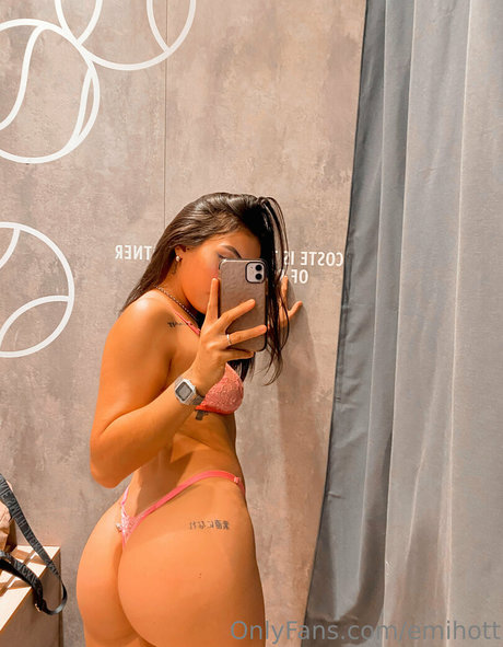 emihott actrice exclusive images