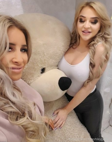 ashleygoldca actrice adulte images