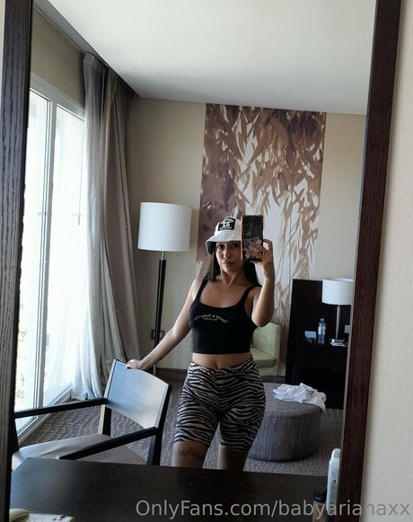 babyarianaxx modèles nus images