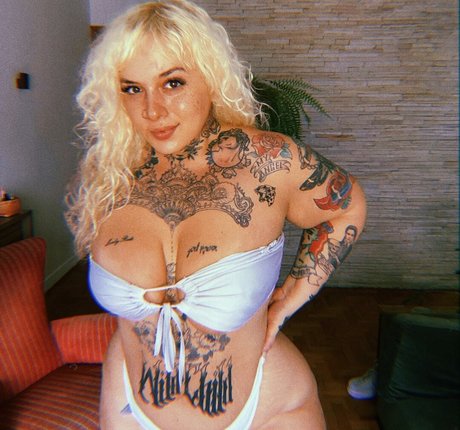 Lulu Avalloni nus de stars du porno photo