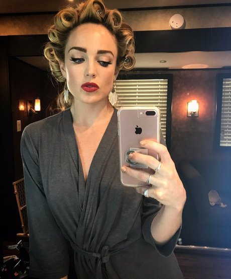 Caity Lotz modèle pornographique photos