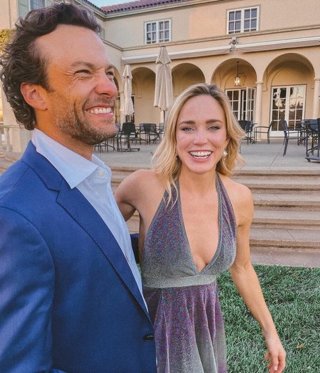 Caity Lotz xxx étoile collection