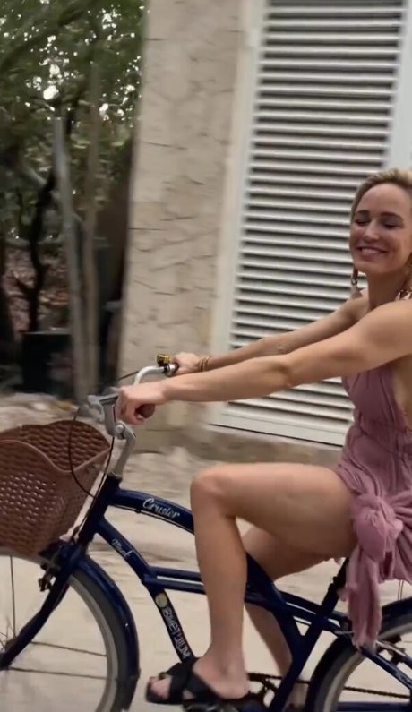 Caity Lotz haut de star du porno img