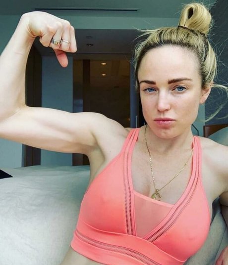 Caity Lotz modèle de haute qualité collection