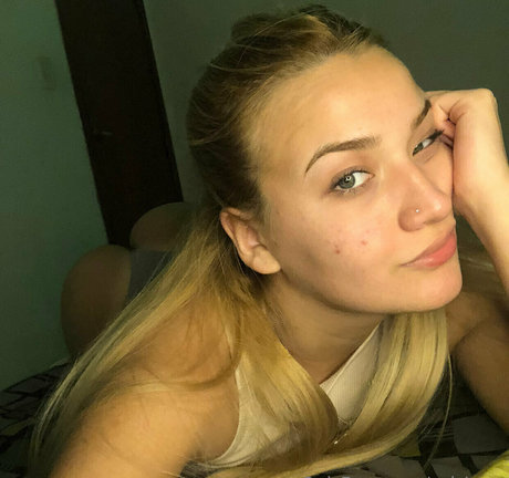 milf blonde aux courbes onlyfans sympa parfait galeries